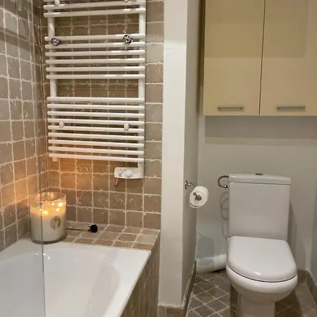 Appartamento Quartier Montorgueil, Voie Piétonne, Dans Un Immeuble Du Xvème *