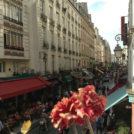 Quartier Montorgueil, Voie Piétonne, Dans Un Immeuble Du Xvème