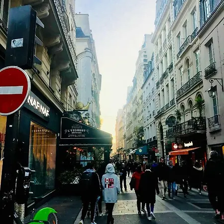 Appartamento Quartier Montorgueil, Voie Piétonne, Dans Un Immeuble Du Xvème