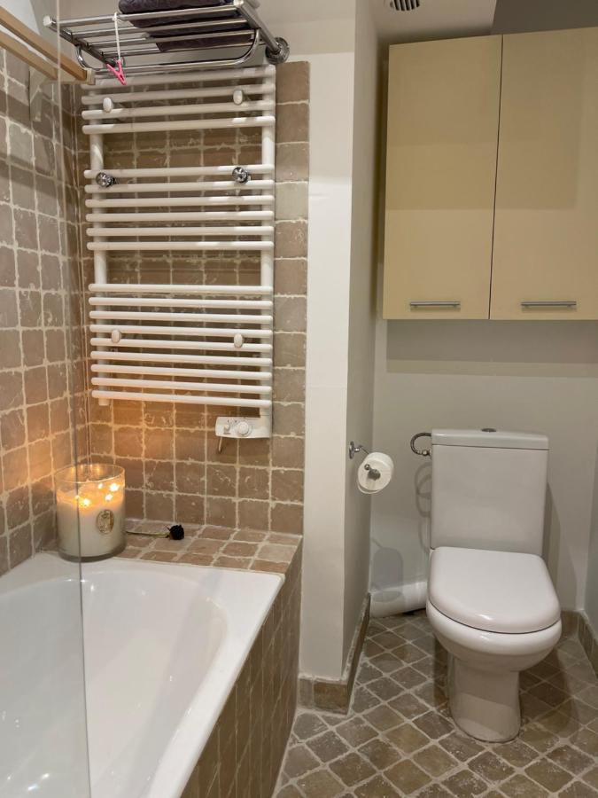 Appartamento Quartier Montorgueil, Voie Piétonne, Dans Un Immeuble Du Xvème *