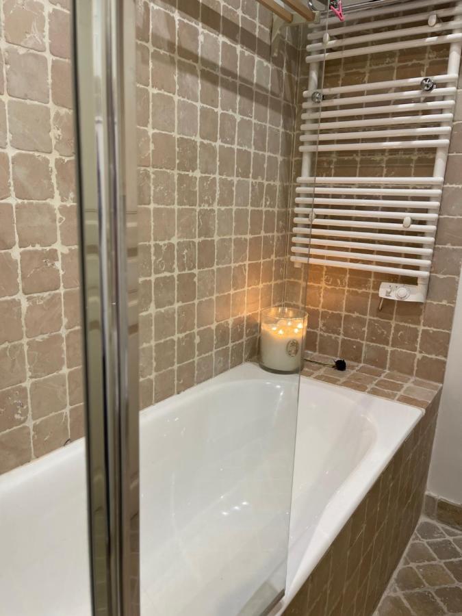 Quartier Montorgueil, Voie Piétonne, Dans Un Immeuble Du Xvème Appartamento Parigi