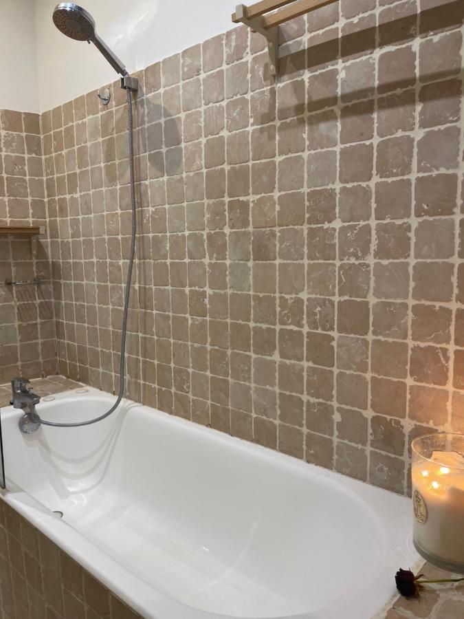Quartier Montorgueil, Voie Piétonne, Dans Un Immeuble Du Xvème * Parigi