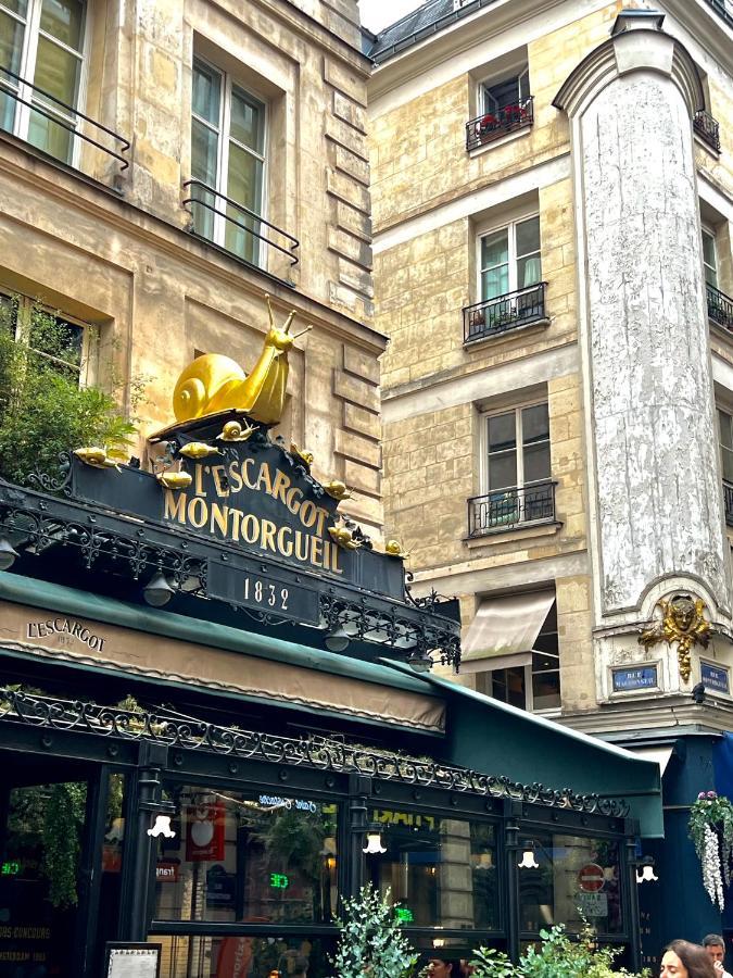 Quartier Montorgueil, Voie Piétonne, Dans Un Immeuble Du Xvème