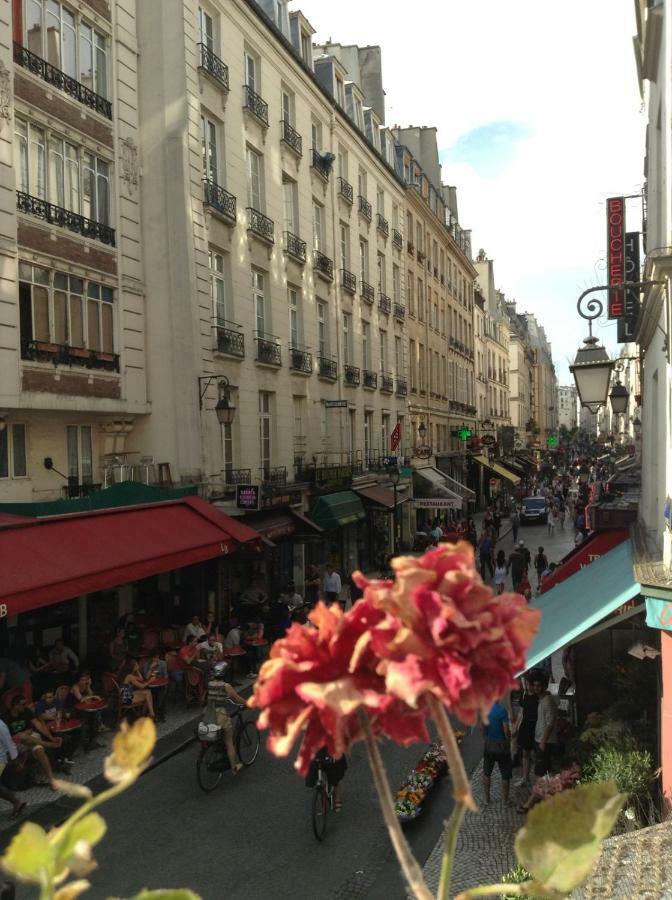 Quartier Montorgueil, Voie Piétonne, Dans Un Immeuble Du Xvème